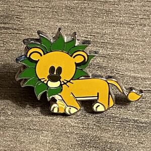Disney Parks Trading Pin Animal Kingdom Baby Simba 2010 Booster Cute Animals Pin